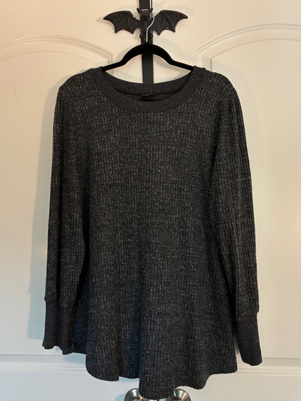 Torrid Charcoal Crew Neck Soft Knit Top U-Bottom Hem Stretch size 3X